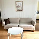 Tilava Kt Yksioe, Lasitettu Parveke 아파트